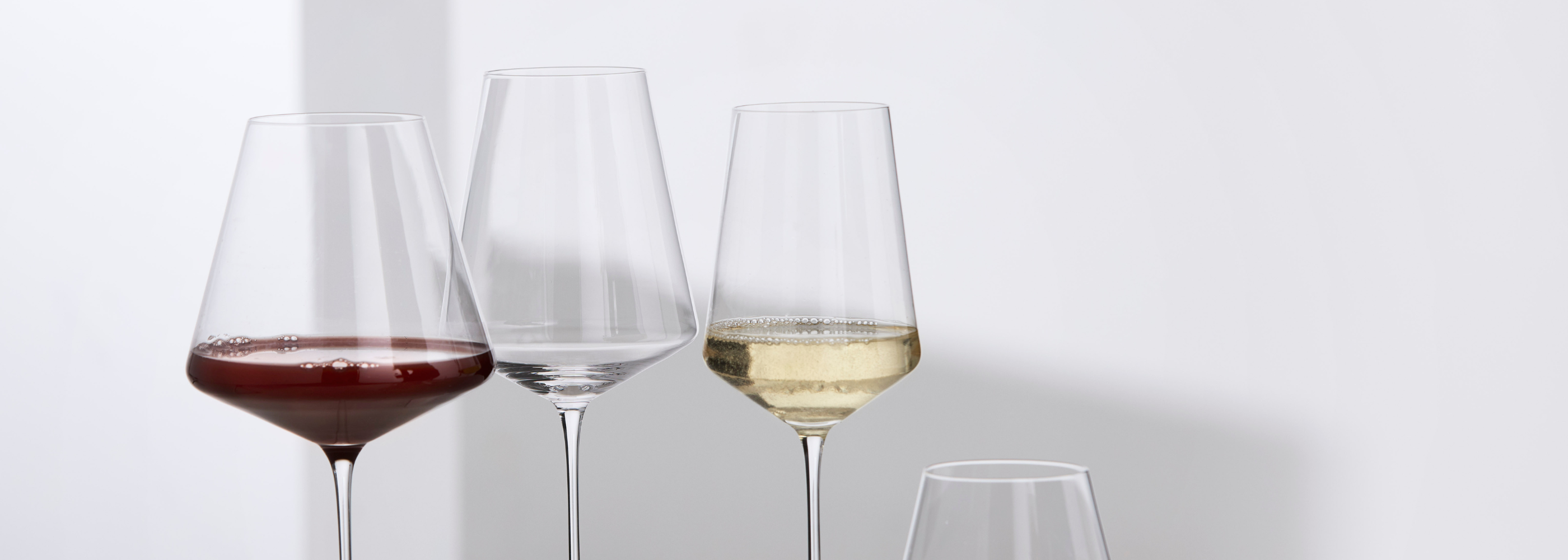 Vores Bordeauxglas har en stor, rummelig bowle, der giver vinen plads til at ilte, så du får den fulde oplevelse af komplekse rødvine.