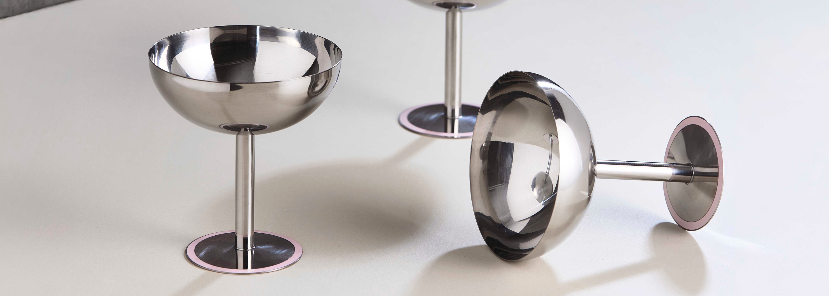 Lido Ice Cup tilføjer et farverigt og elegant touch til enhver borddækning.