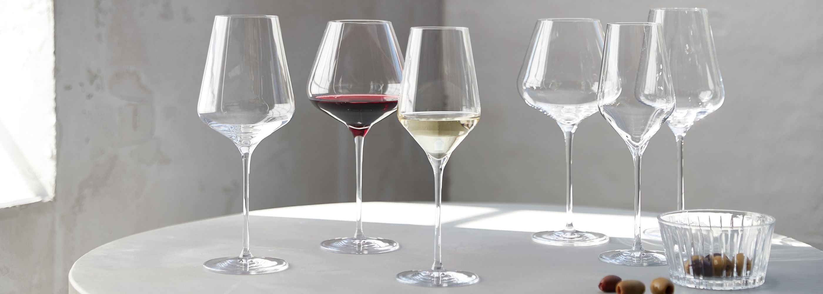 Serien består af 3 vinspecifikke krystalglas med en fin tynd stilk, som gør dem ekstra elegante.