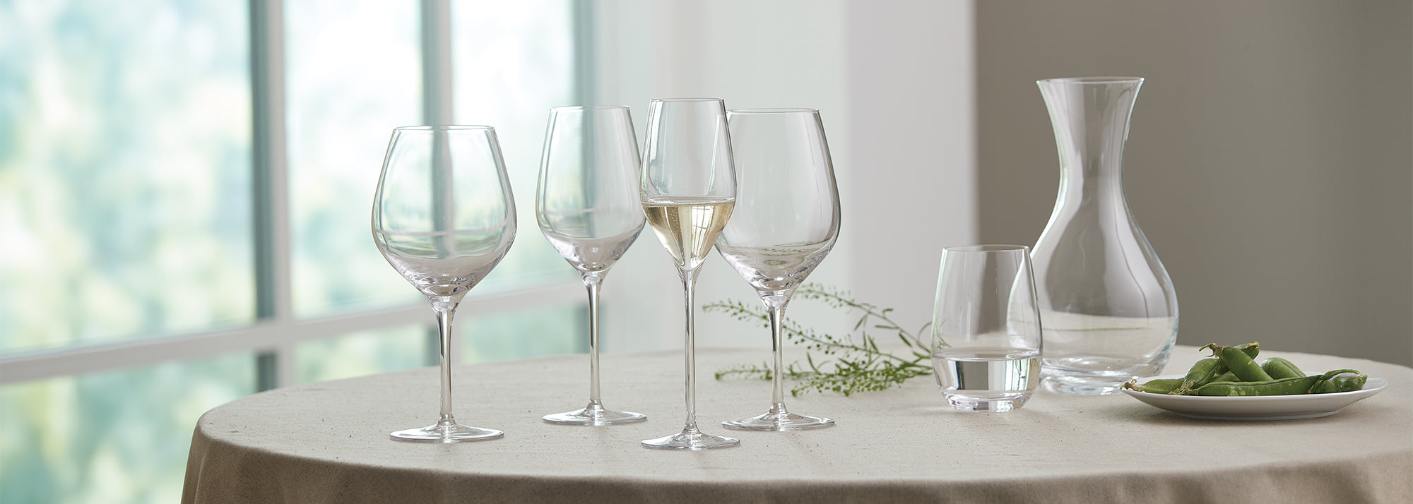 Serien omfatter seks drueformede glas af højeste kvalitet. Her er både vandglas, hvidvinsglas og rødvinsglas.