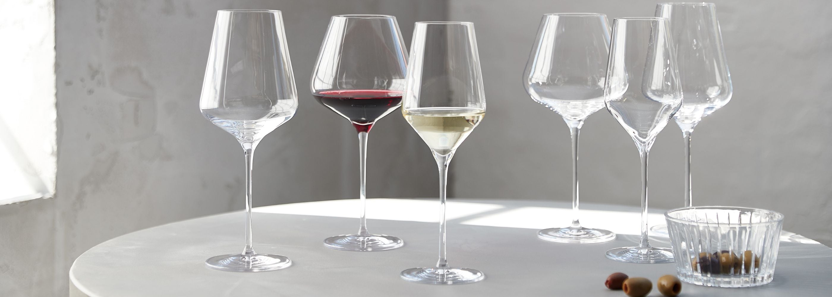 Hvidvinsglas i smukke designs.