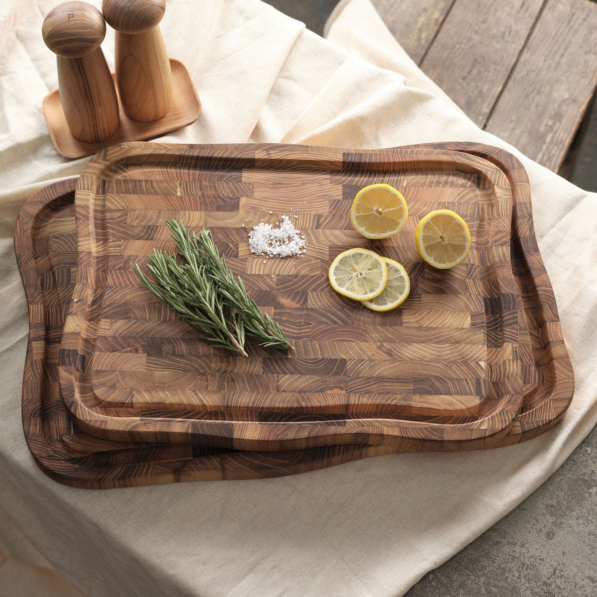 RAW Teak skærebræt med saftrille 55 x 35 | Natural
