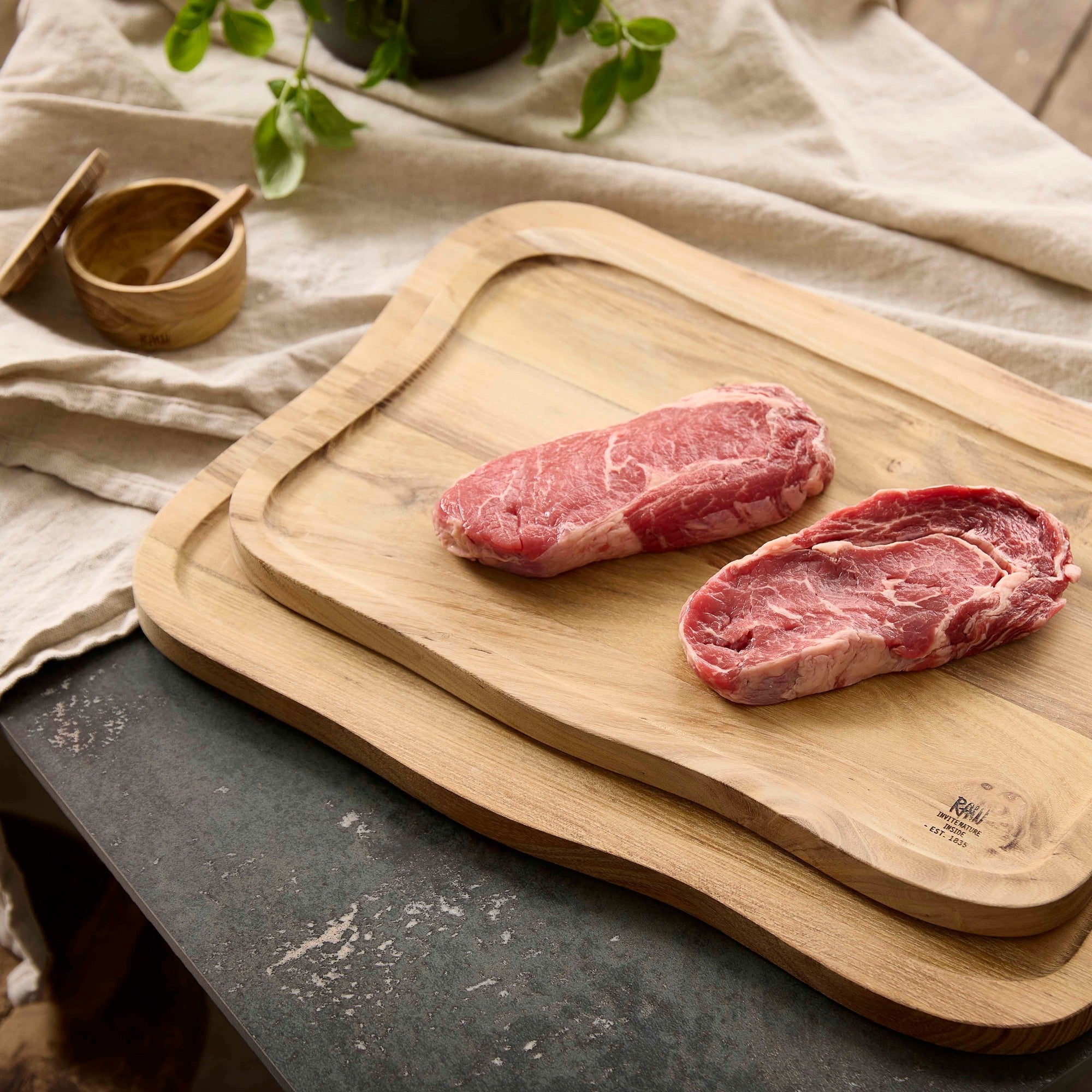 RAW skærebræt med saftrille 40 x 26 cm | Natural