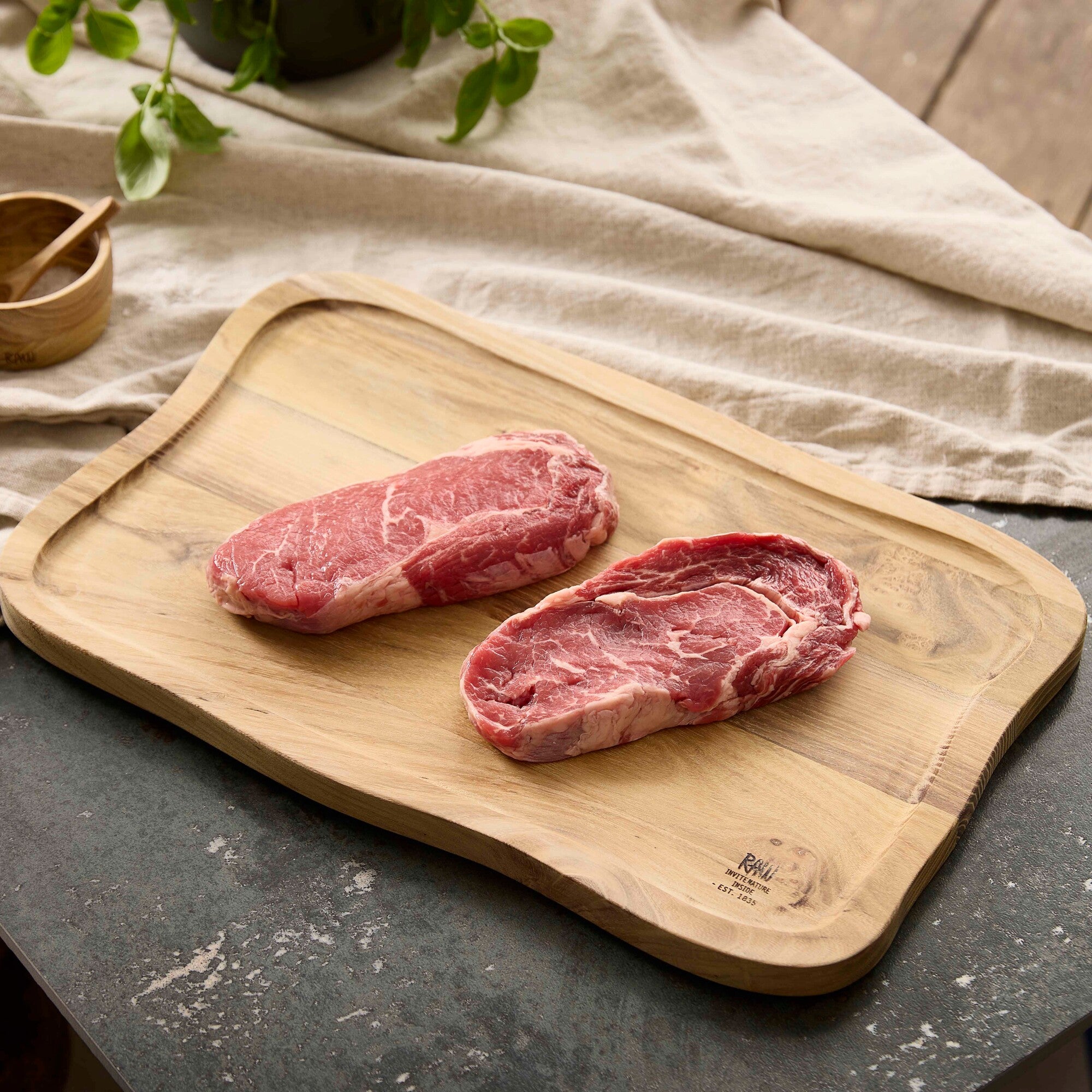 RAW skærebræt med saftrille 40 x 26 cm | Natural