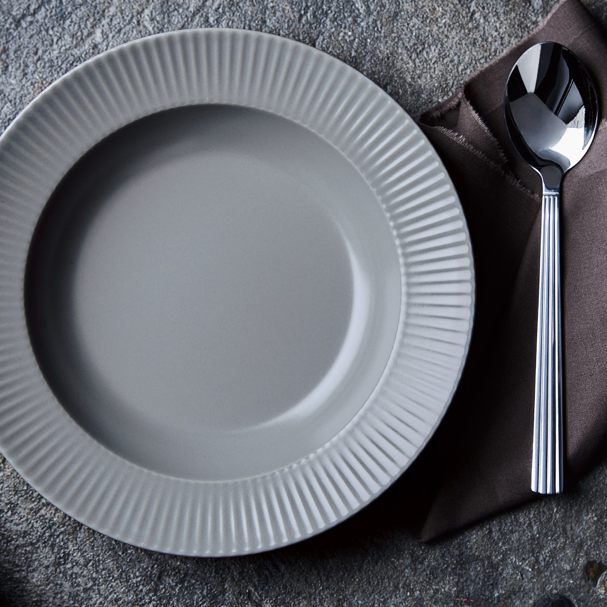 Groovy suppetallerken | Grå