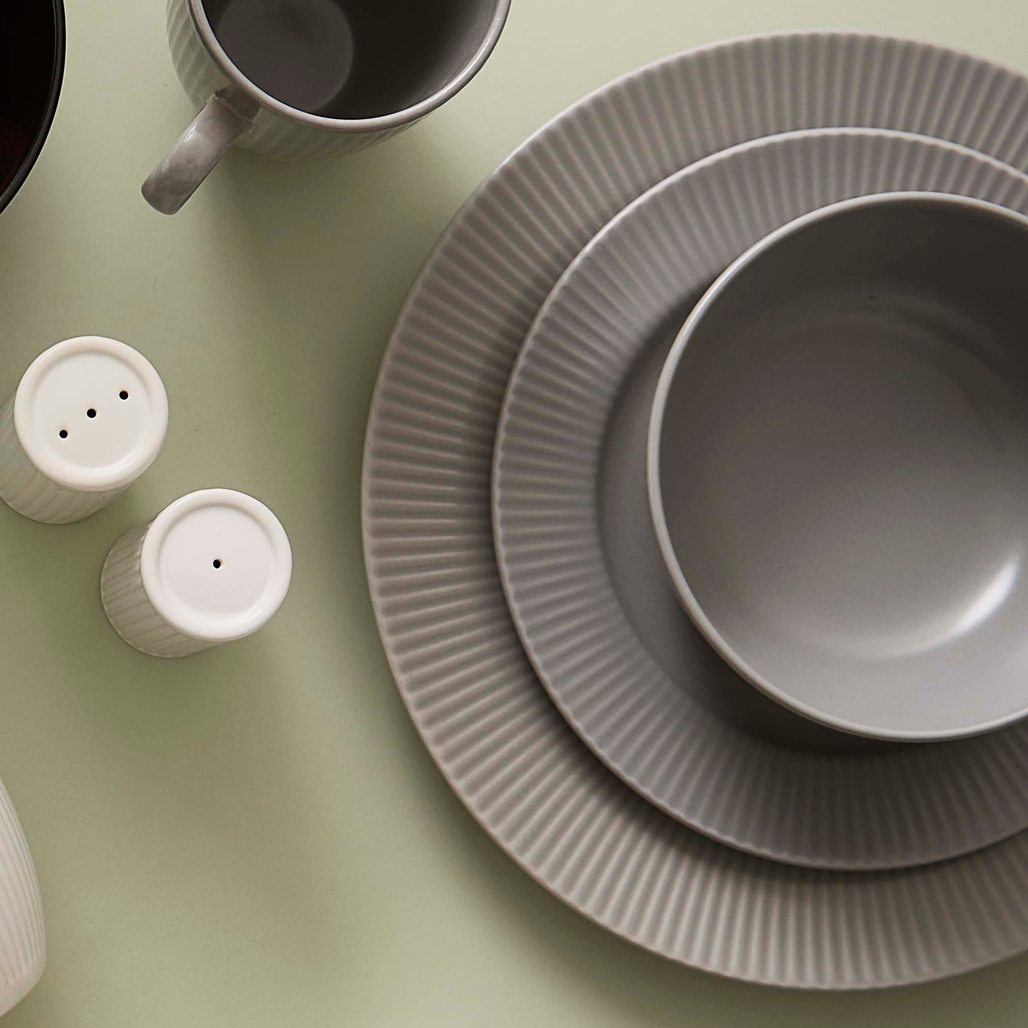 Groovy middagstallerken | Grå