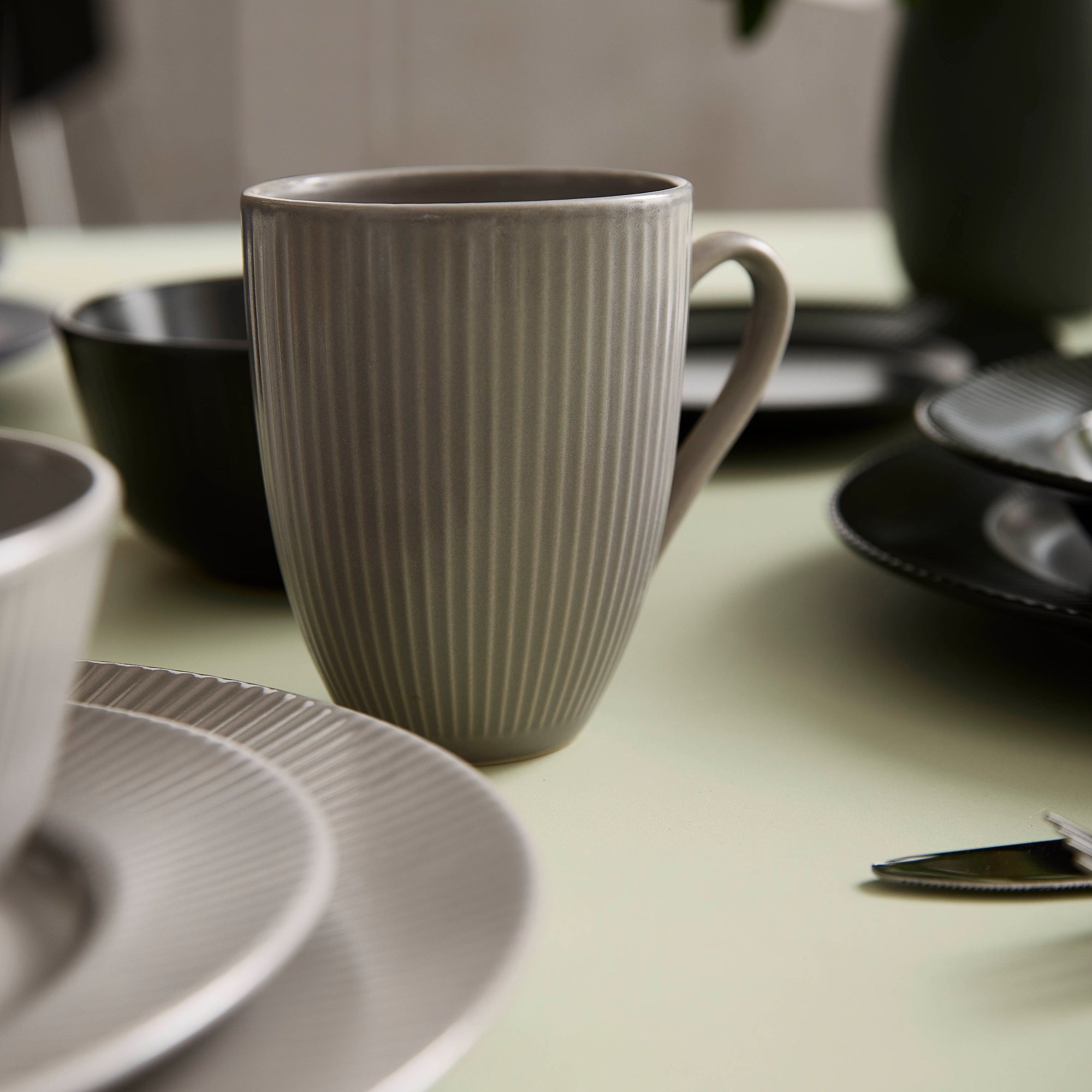 Groovy krus med hank | Grå