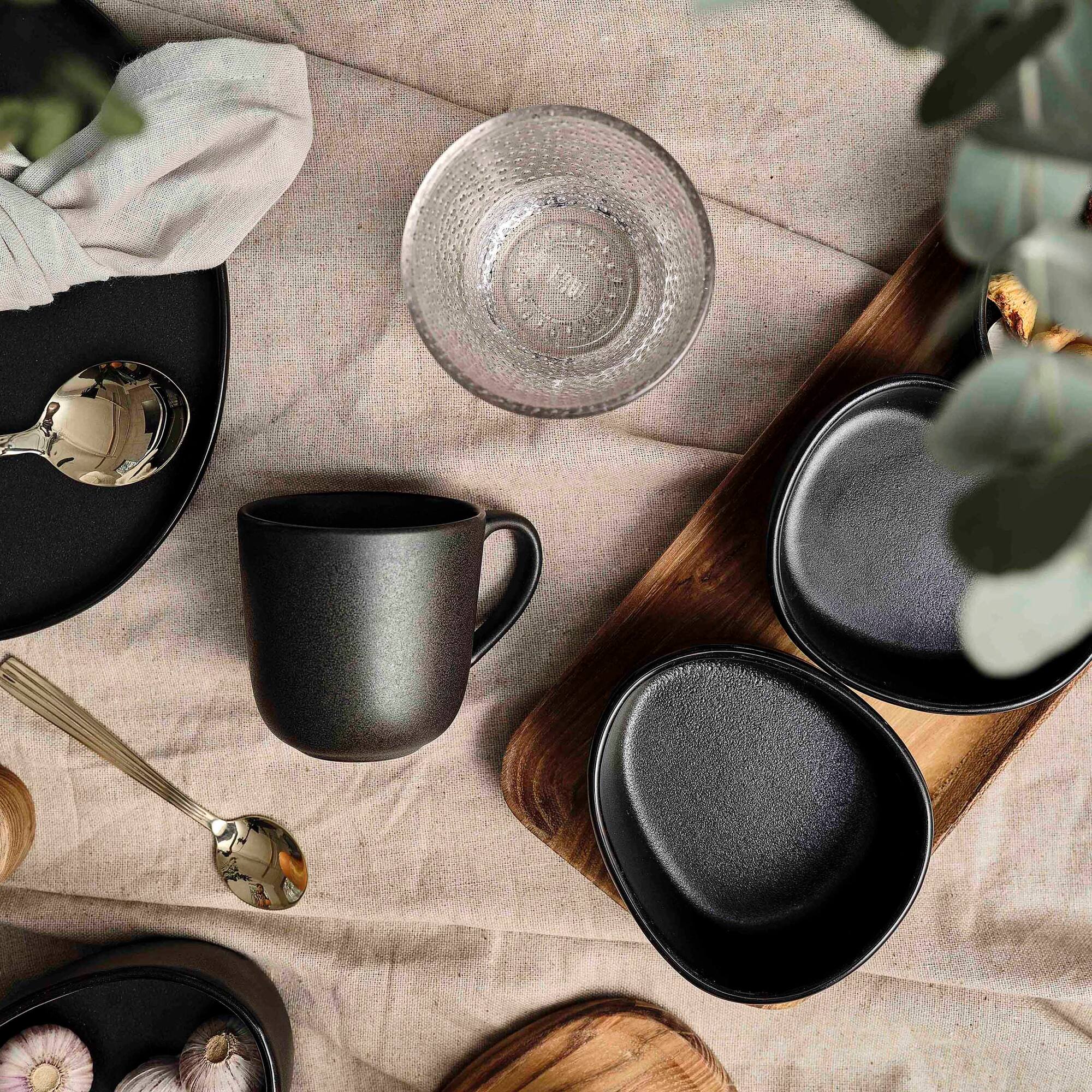 RAW Organic skåle på teakbræt | Titanium Black