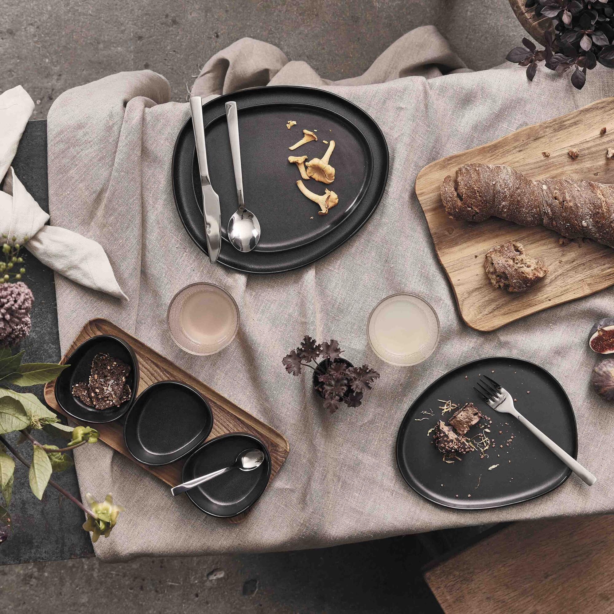 RAW Organic skåle på teakbræt | Titanium Black