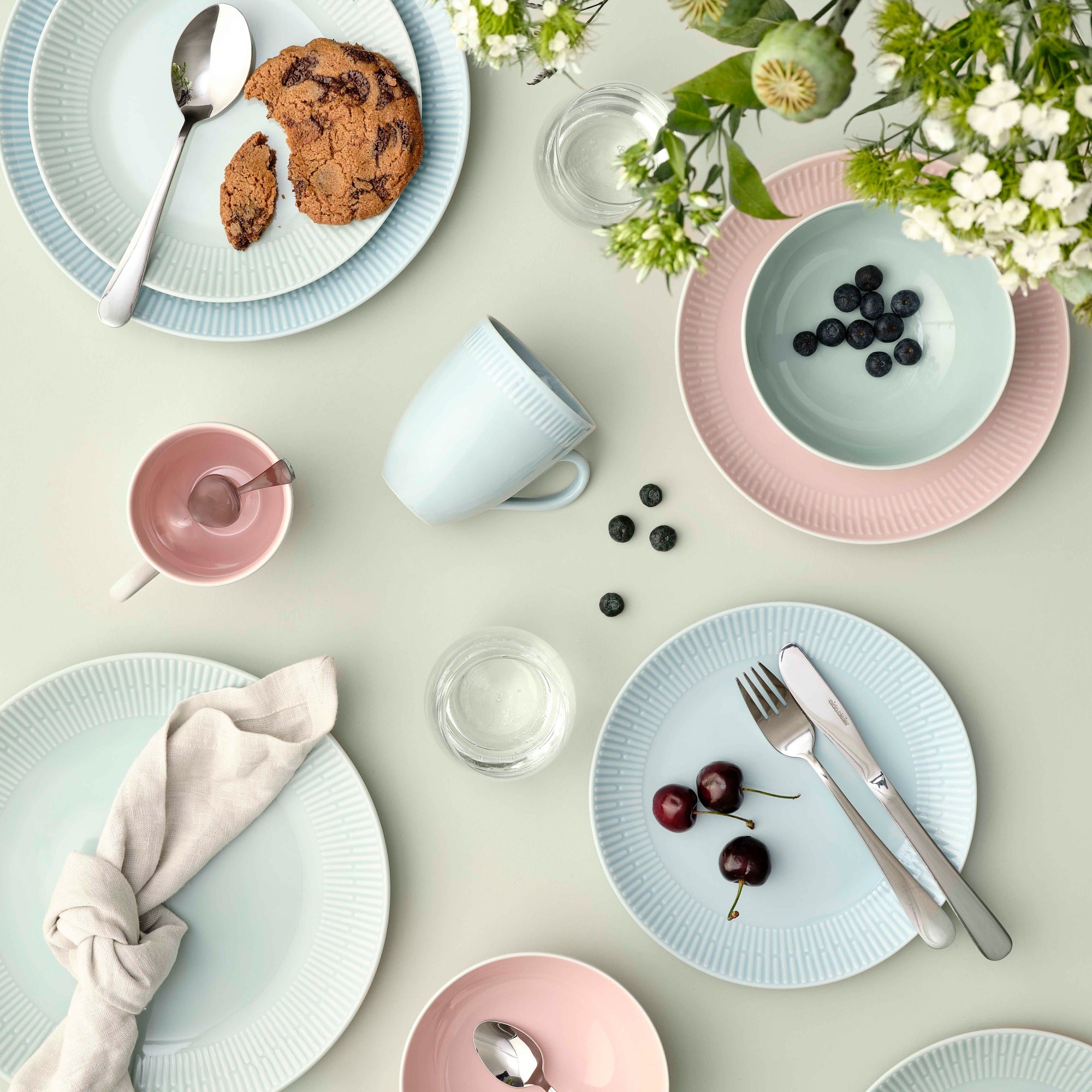 Relief krus med hank | Light Blue