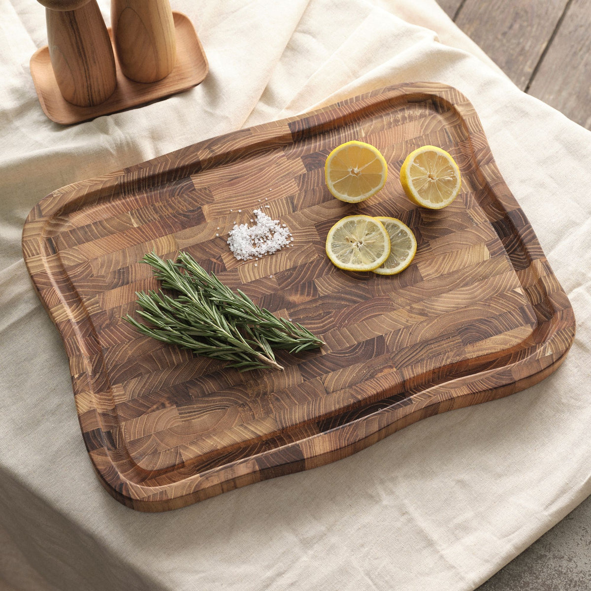 RAW Teak skærebræt med saftrille 45 x 33 | Natural